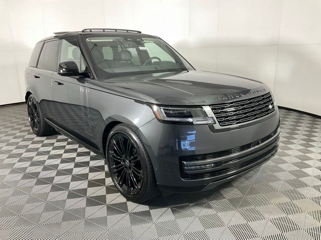 2025 Land Rover Range Rover SE photo 3