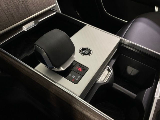 2025 Land Rover Range Rover SE - Photo 9