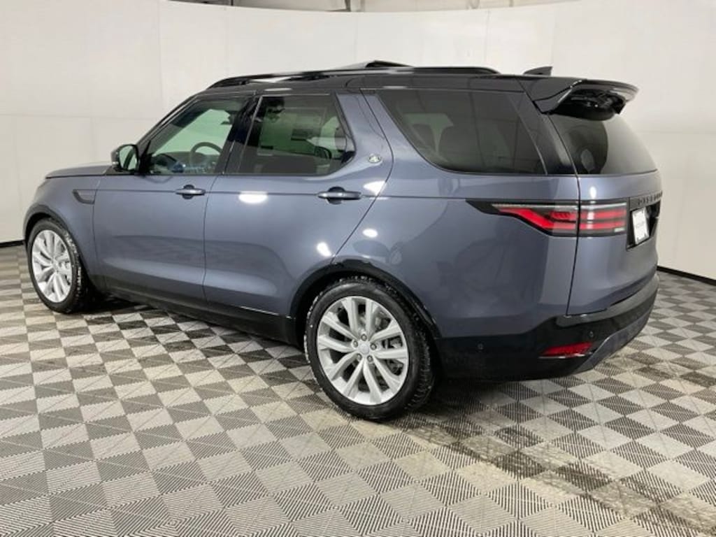 New 2026 Land Rover Discovery Dynamic SE SUV