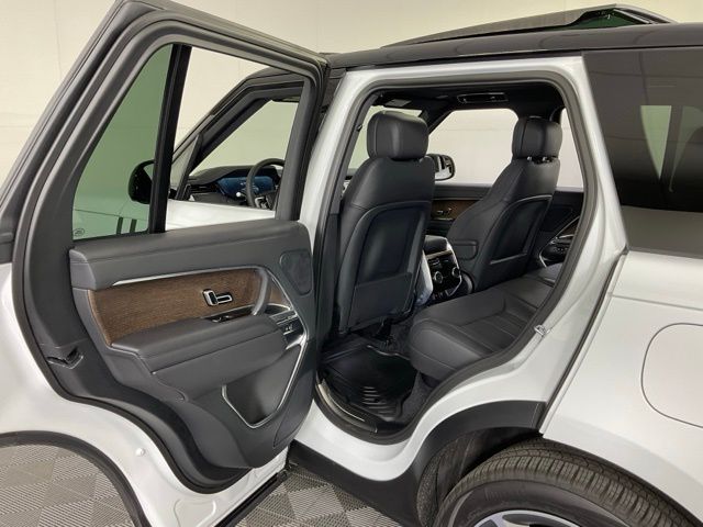 2025 Land Rover Range Rover SE - Photo 28