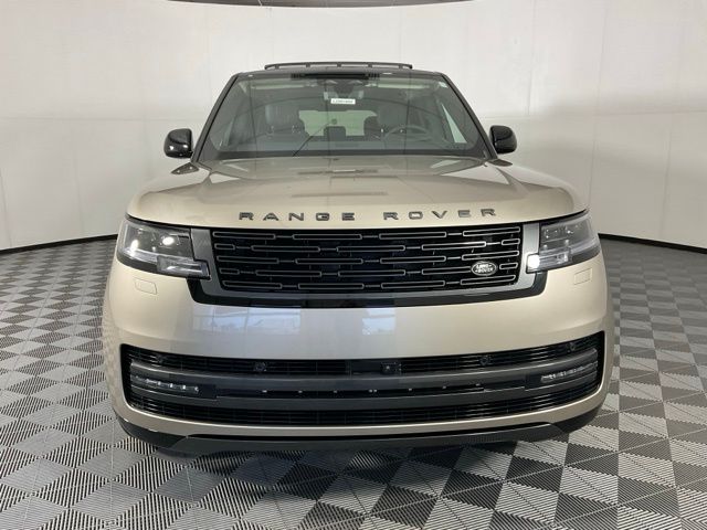2025 Land Rover Range Rover SE photo 3