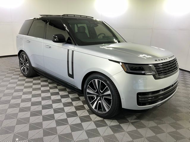 2025 Land Rover Range Rover SE photo 4
