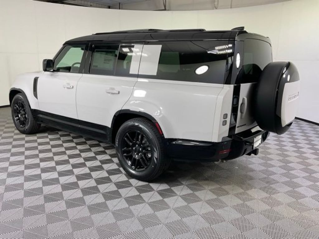 New 2026 Land Rover Defender 130 X-Dynamic SE SUV