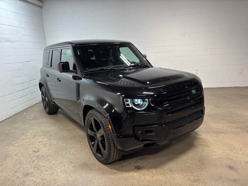 2025 Land Rover Defender 110 V8 photo 3