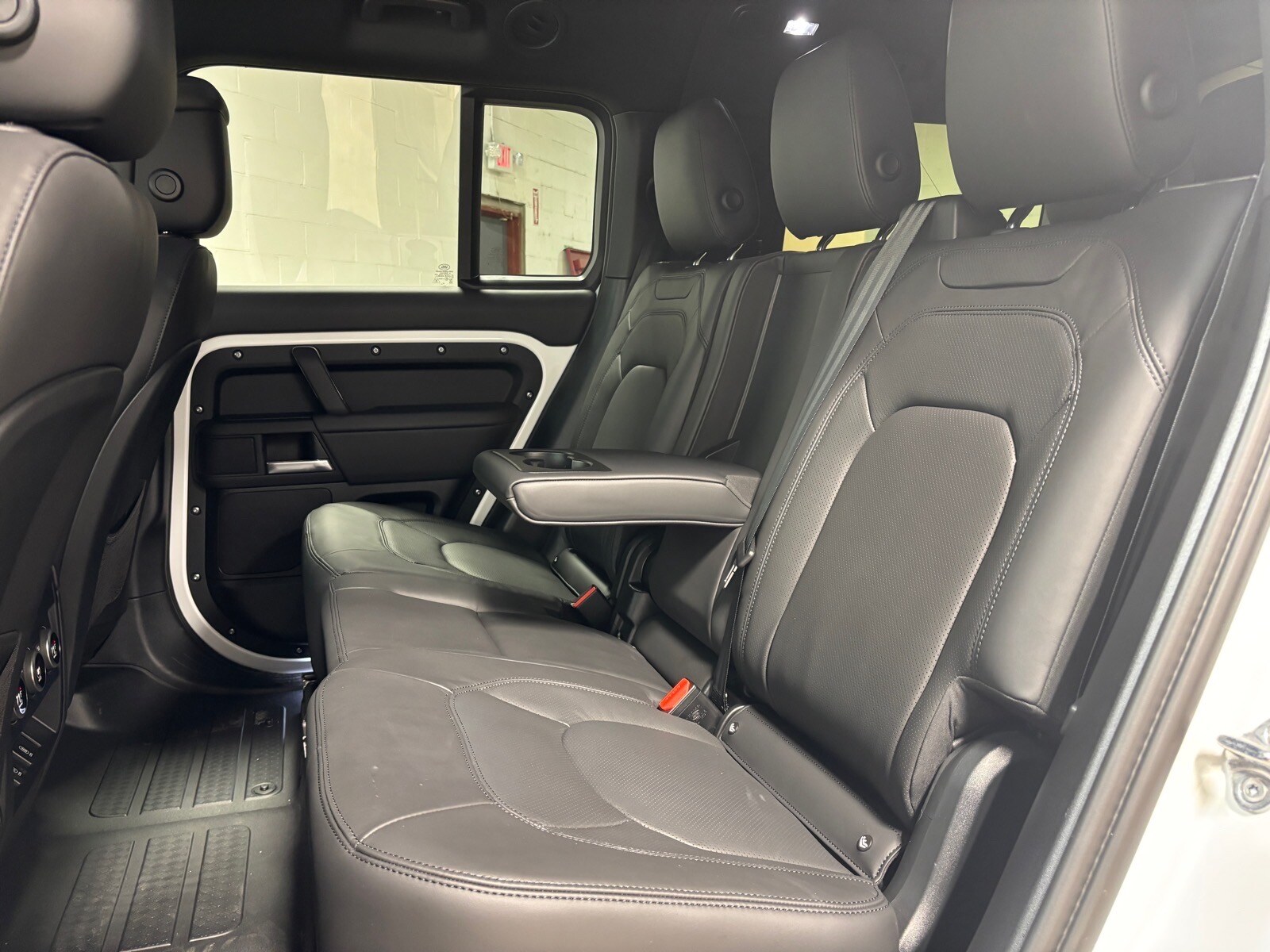 2026 Land Rover Defender X-Dynamic SE - Photo 29