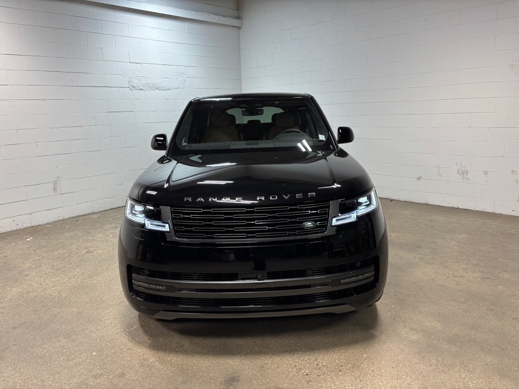 New 2025 Land Rover Range Rover P550e SE SUV