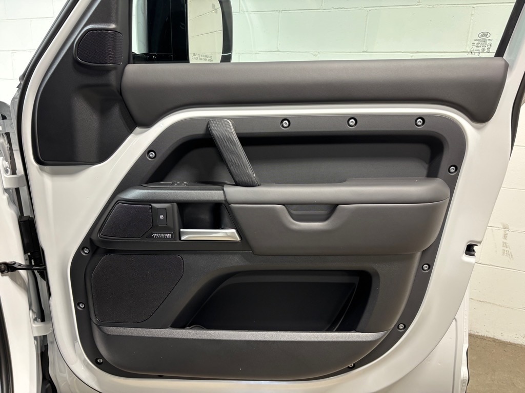 2026 Land Rover Defender V8 - Photo 32
