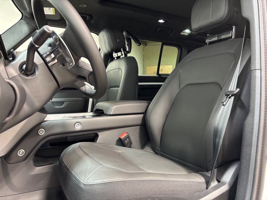 2026 Land Rover Defender V8 - Photo 22
