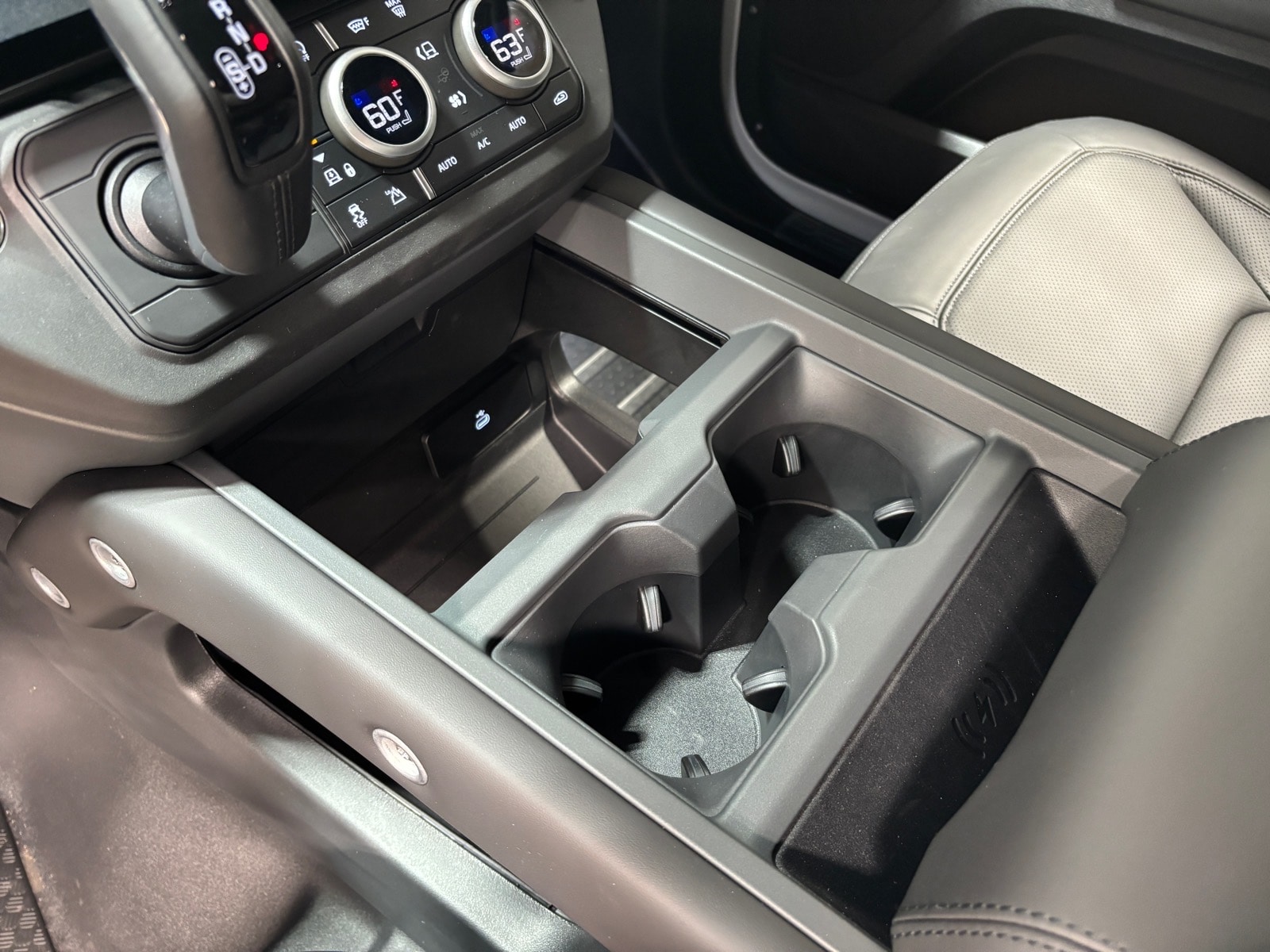 2026 Land Rover Defender X-Dynamic SE - Photo 13