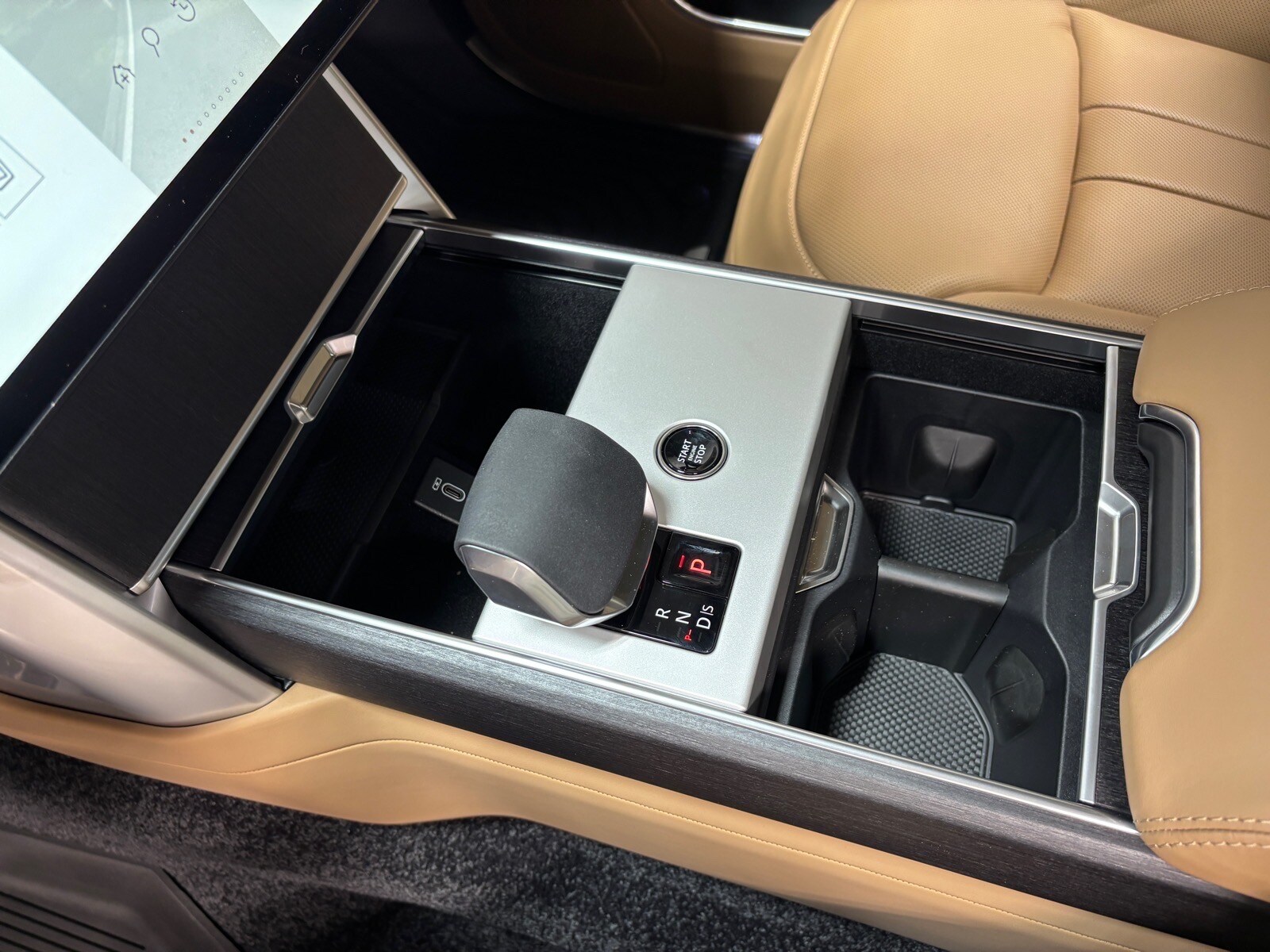 2026 Land Rover Range Rover SE - Photo 12