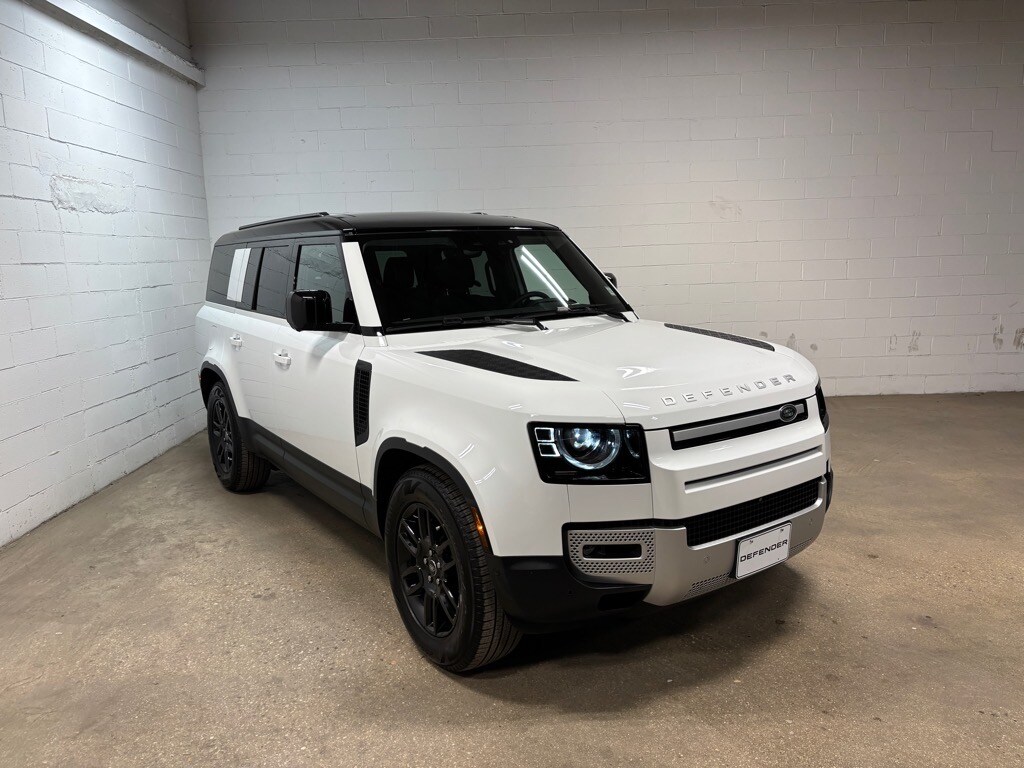 2025 Land Rover Defender 130 S photo 4
