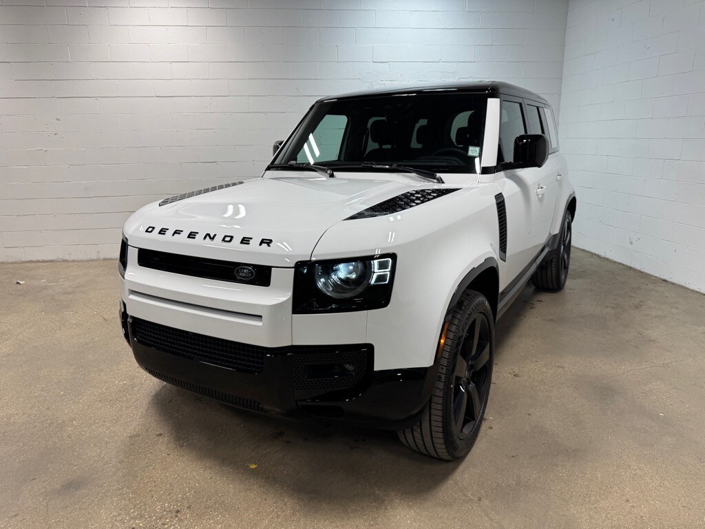 2025 Land Rover Defender 110 V8 photo 2