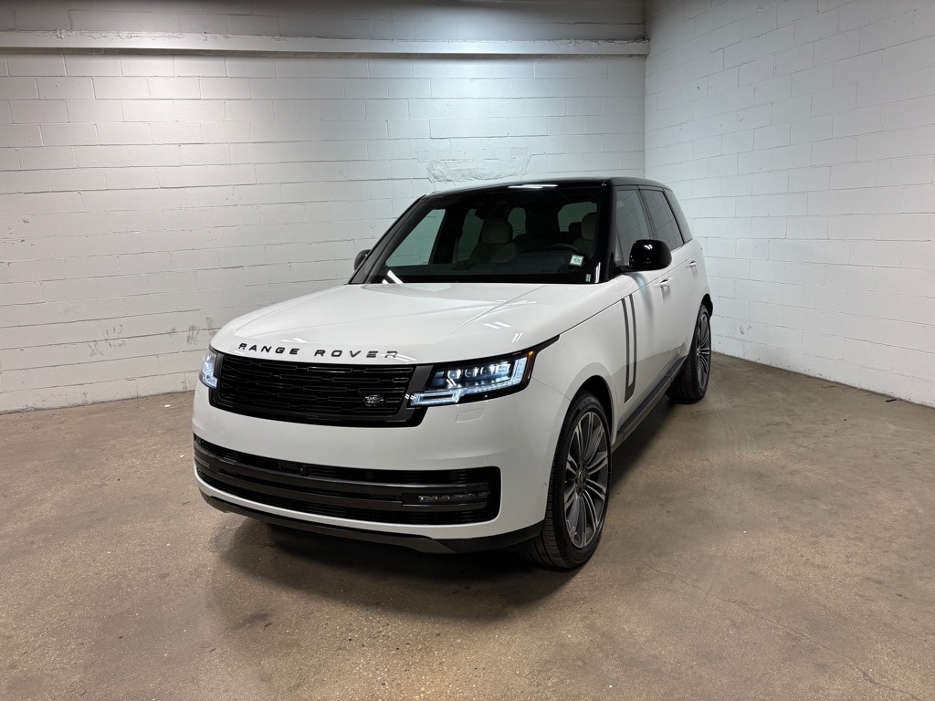 New 2025 Land Rover Range Rover SE SUV
