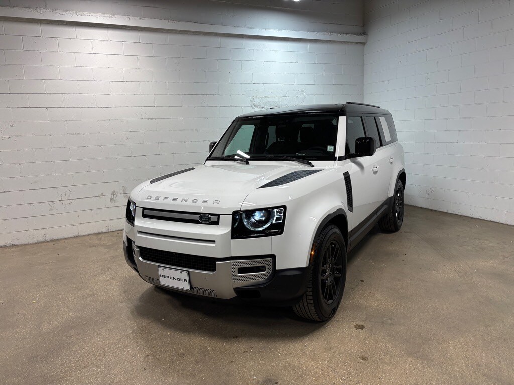 2025 Land Rover Defender 130 S photo 2