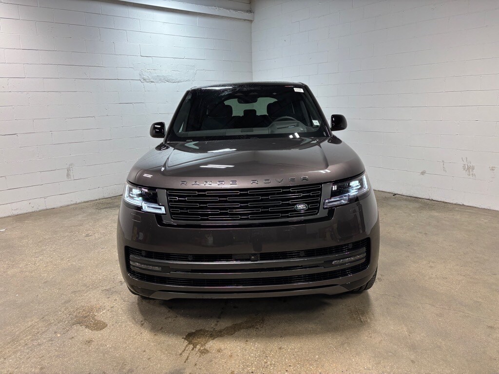 2025 Land Rover Range Rover SE photo 3