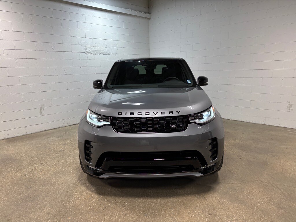 2025 Land Rover Discovery SE photo 3