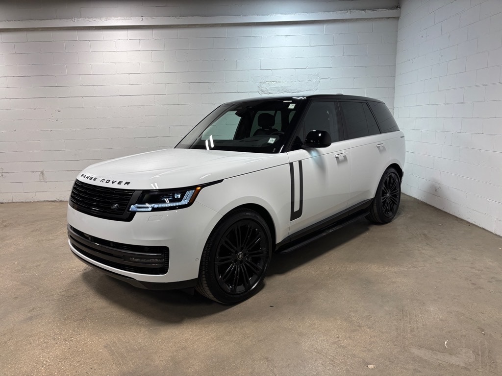 2025 Land Rover Range Rover SE's photo