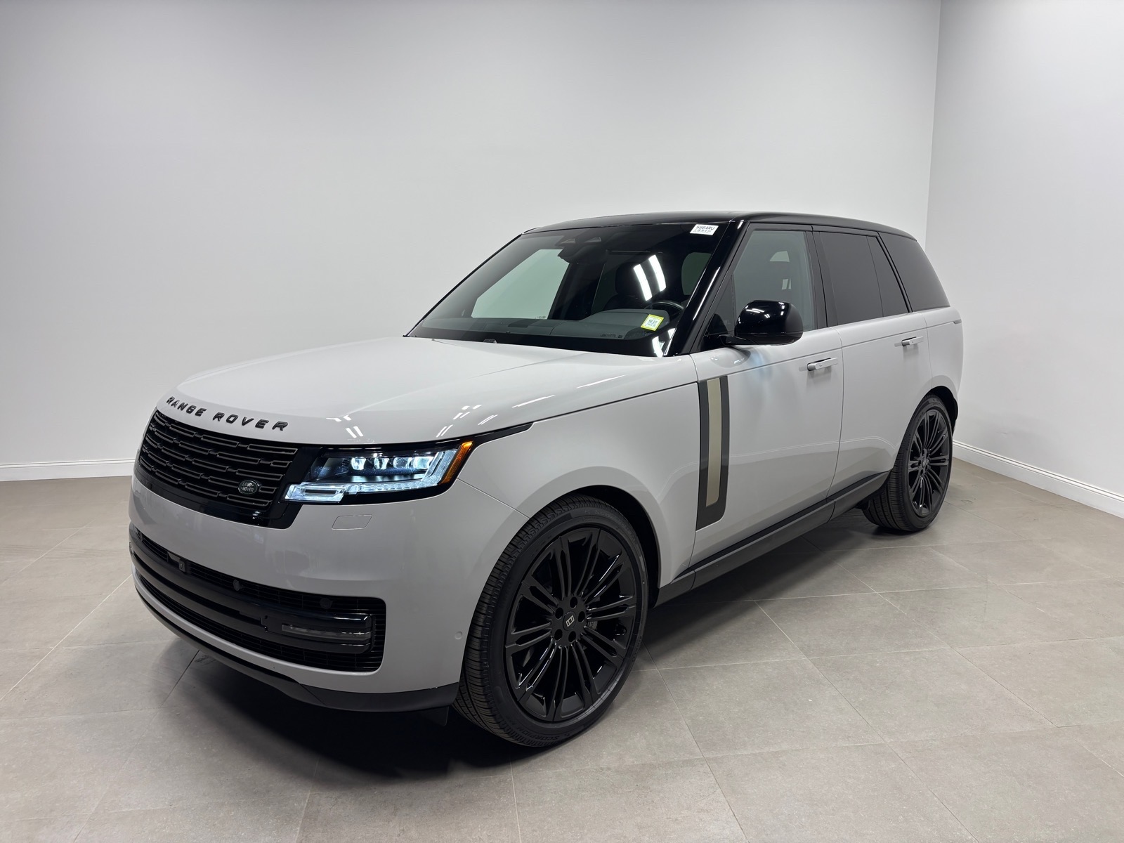 SUV in Glen Cove, NY 2026 Land Rover Range Rover SE SUV Used