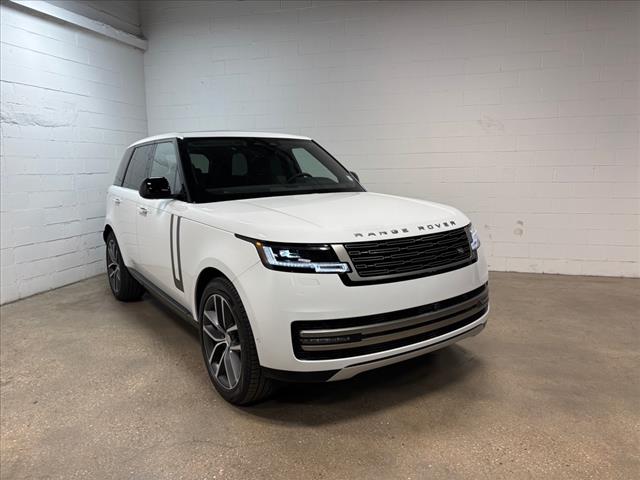 2025 Land Rover Range Rover SE photo 2