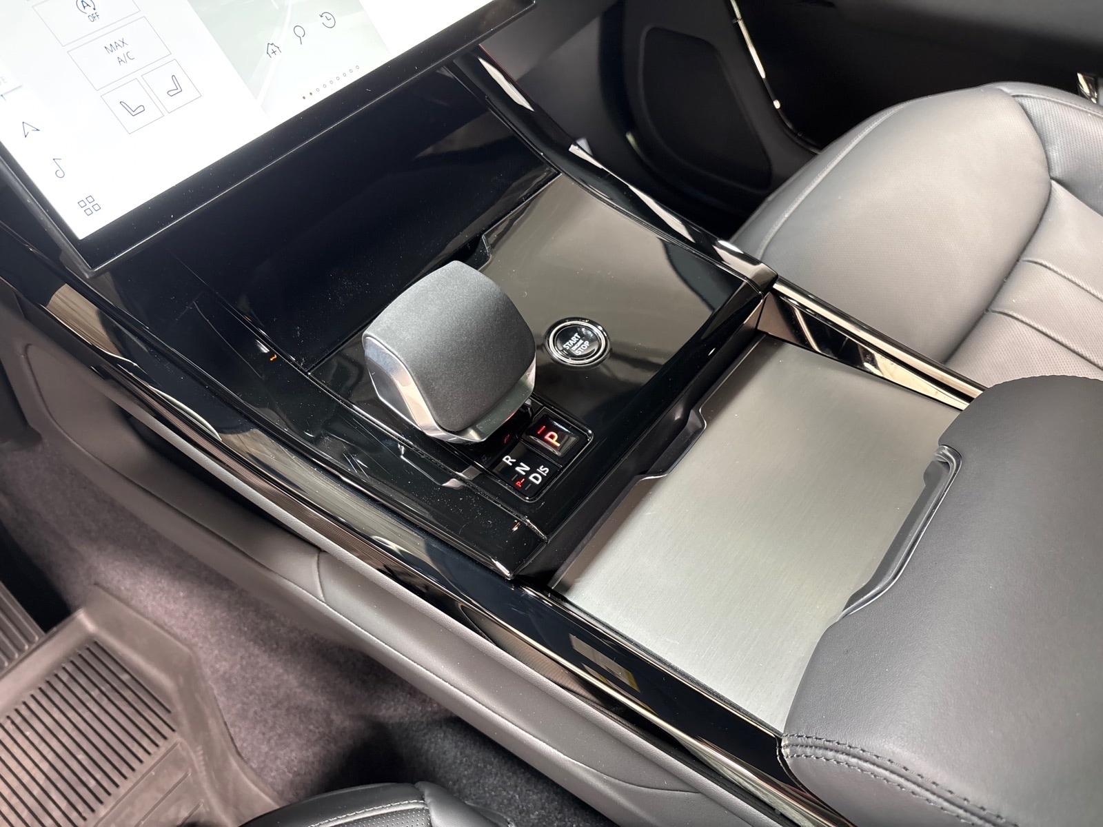 2026 Land Rover Range Rover Sport SE - Photo 13