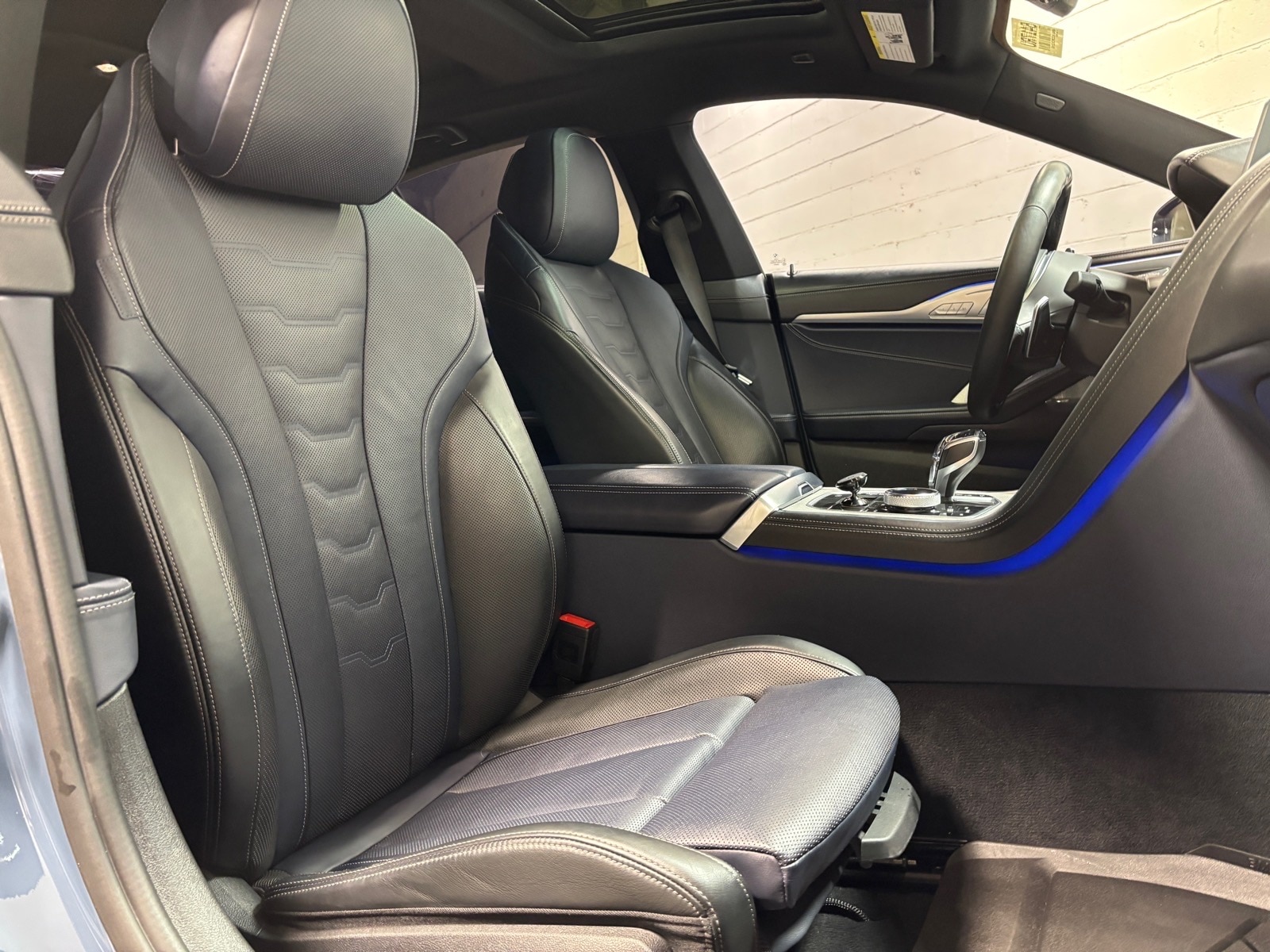 2021 BMW 8 Series M850i - Photo 32