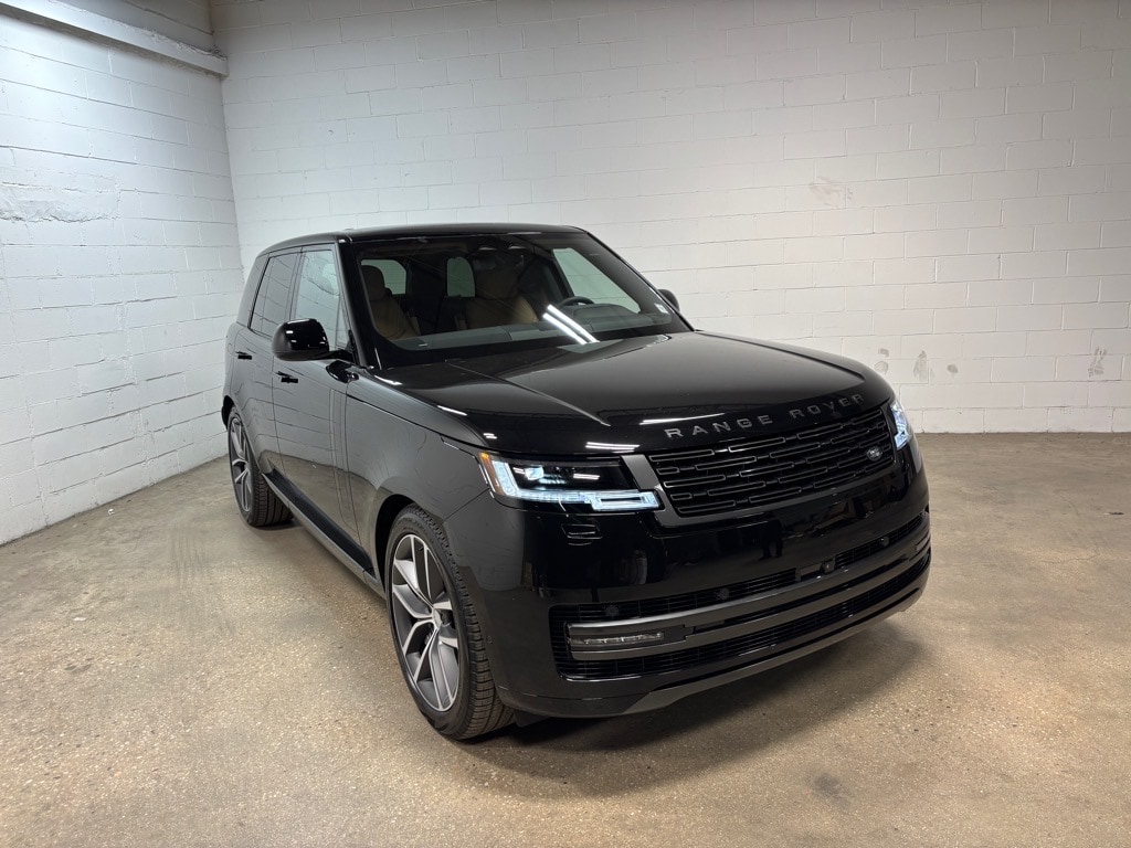 New 2025 Land Rover Range Rover P550e SE SUV