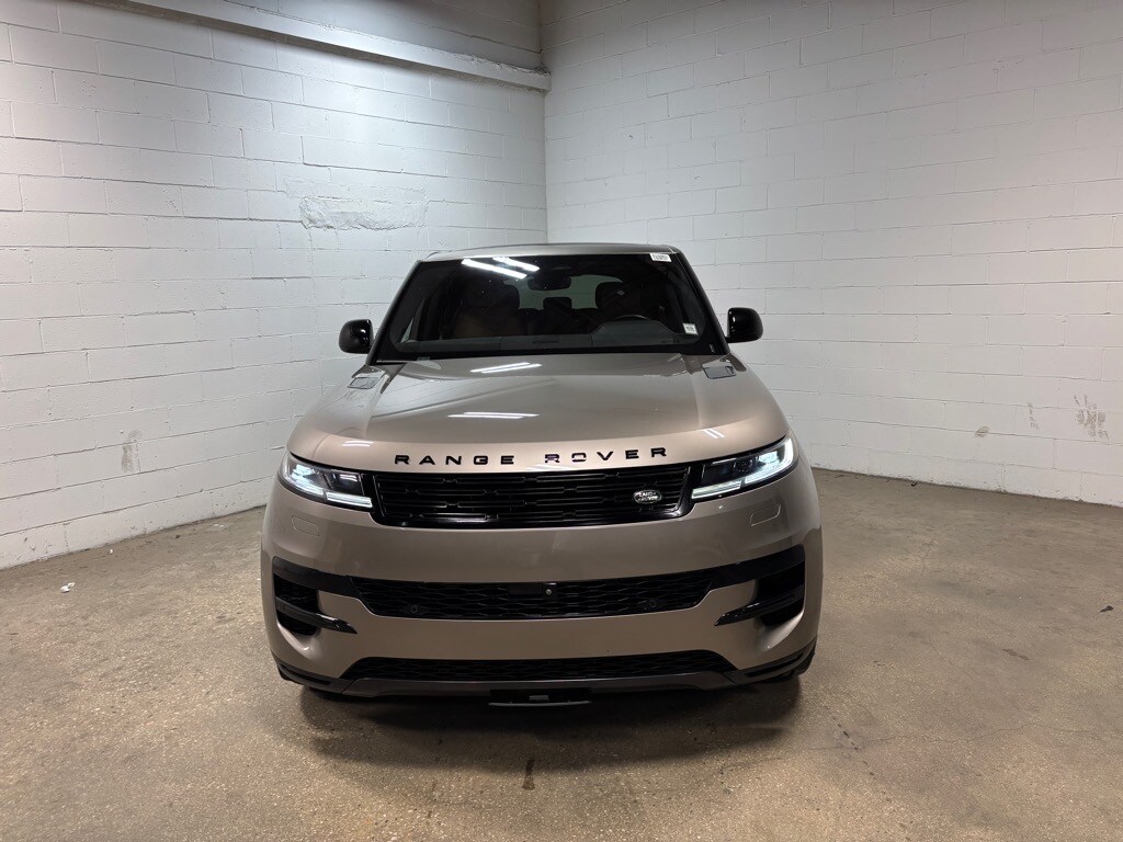 2023 Land Rover Range Rover Sport SE photo 3