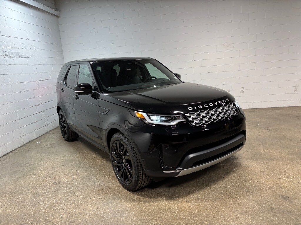 2025 Land Rover Discovery S photo 2