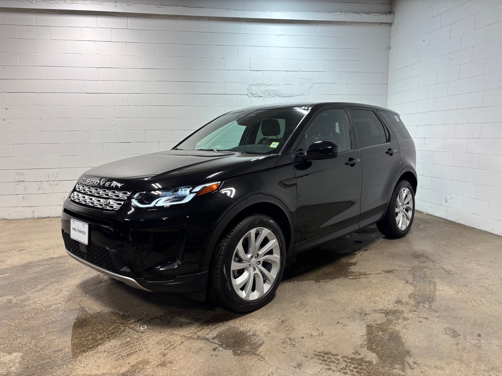 2023 Land Rover Discovery Sport 2.0 SE's photo