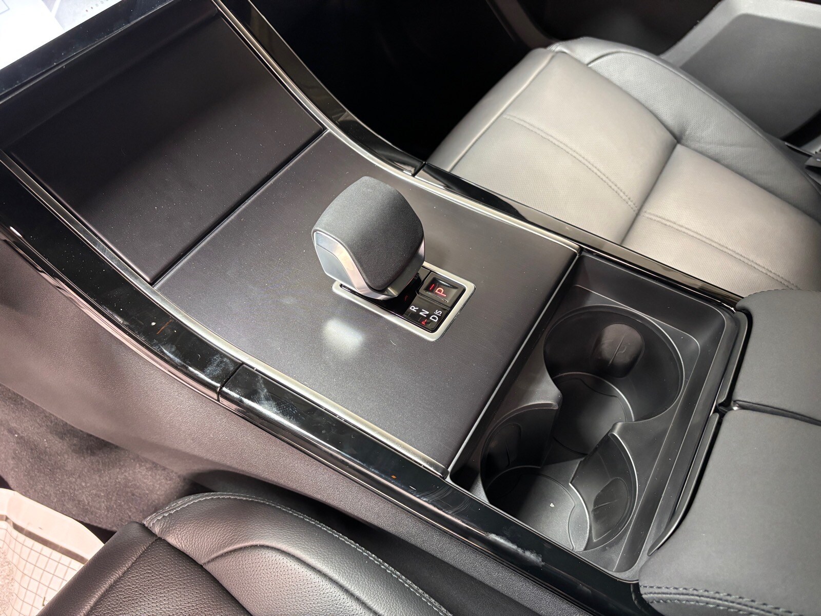 2026 Land Rover Range Rover Velar Dynamic SE - Photo 14