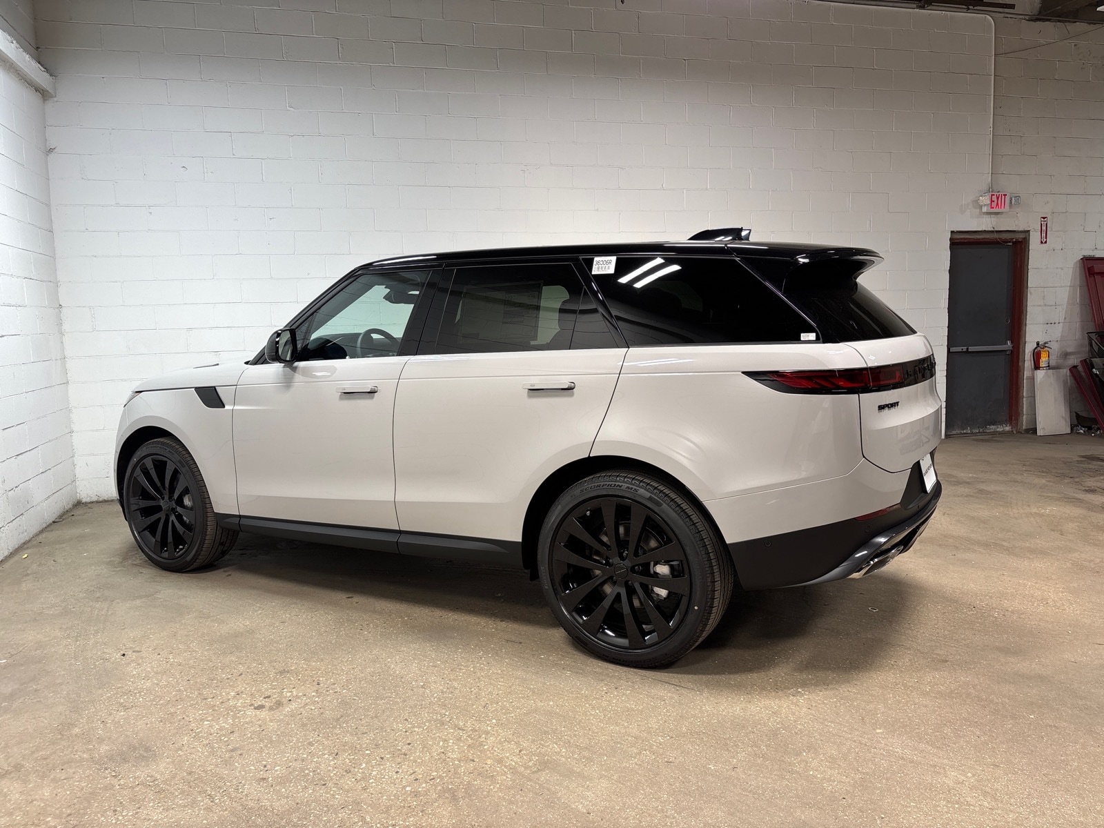 2026 Land Rover Range Rover Sport SE - Photo 10