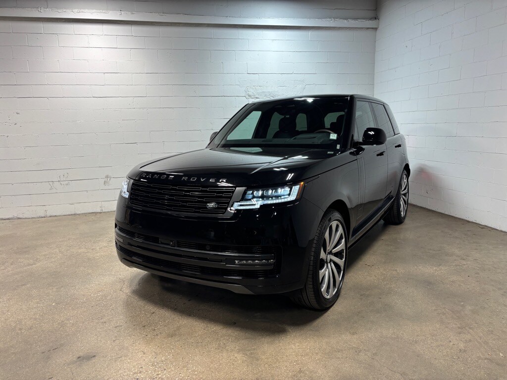 2025 Land Rover Range Rover SE photo 2
