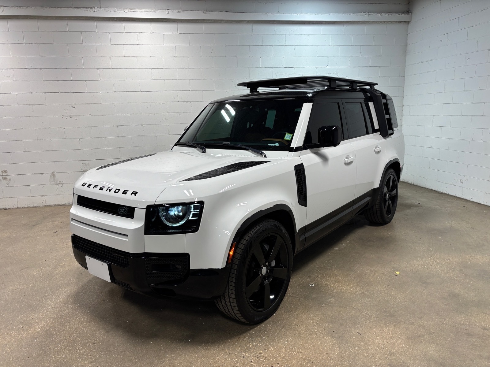 2023 Land Rover Defender X-Dynamic SE's photo