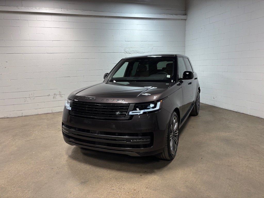 New 2025 Land Rover Range Rover SE SUV