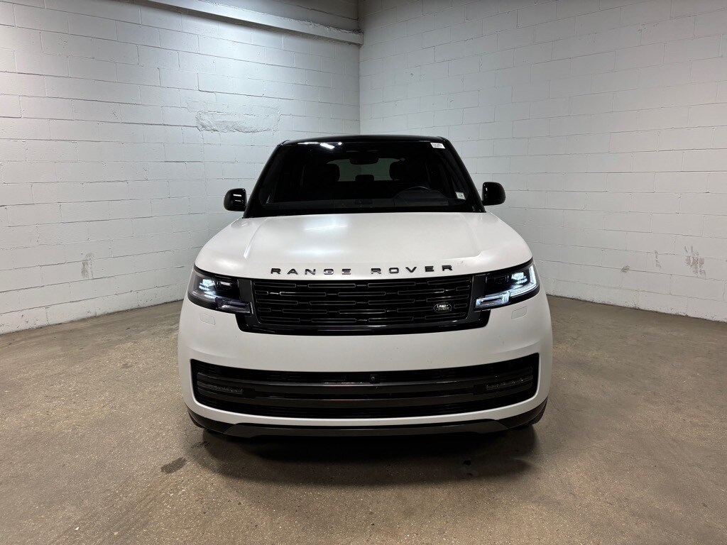 2023 Land Rover Range Rover SE photo 2