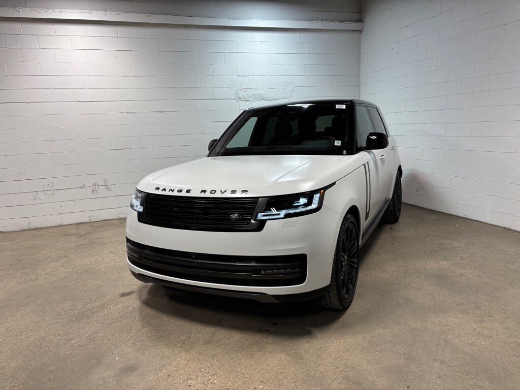 2023 Land Rover Range Rover SE photo 2