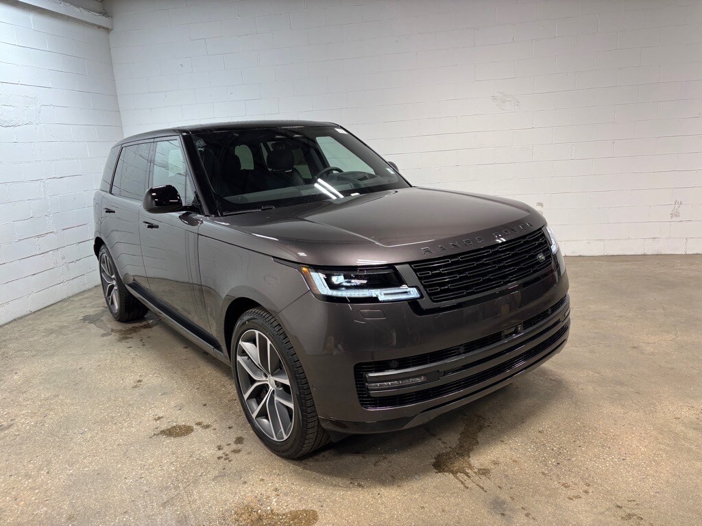 2025 Land Rover Range Rover SE photo 4