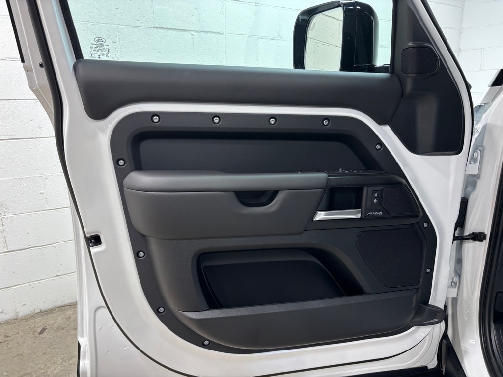2026 Land Rover Defender V8 - Photo 24