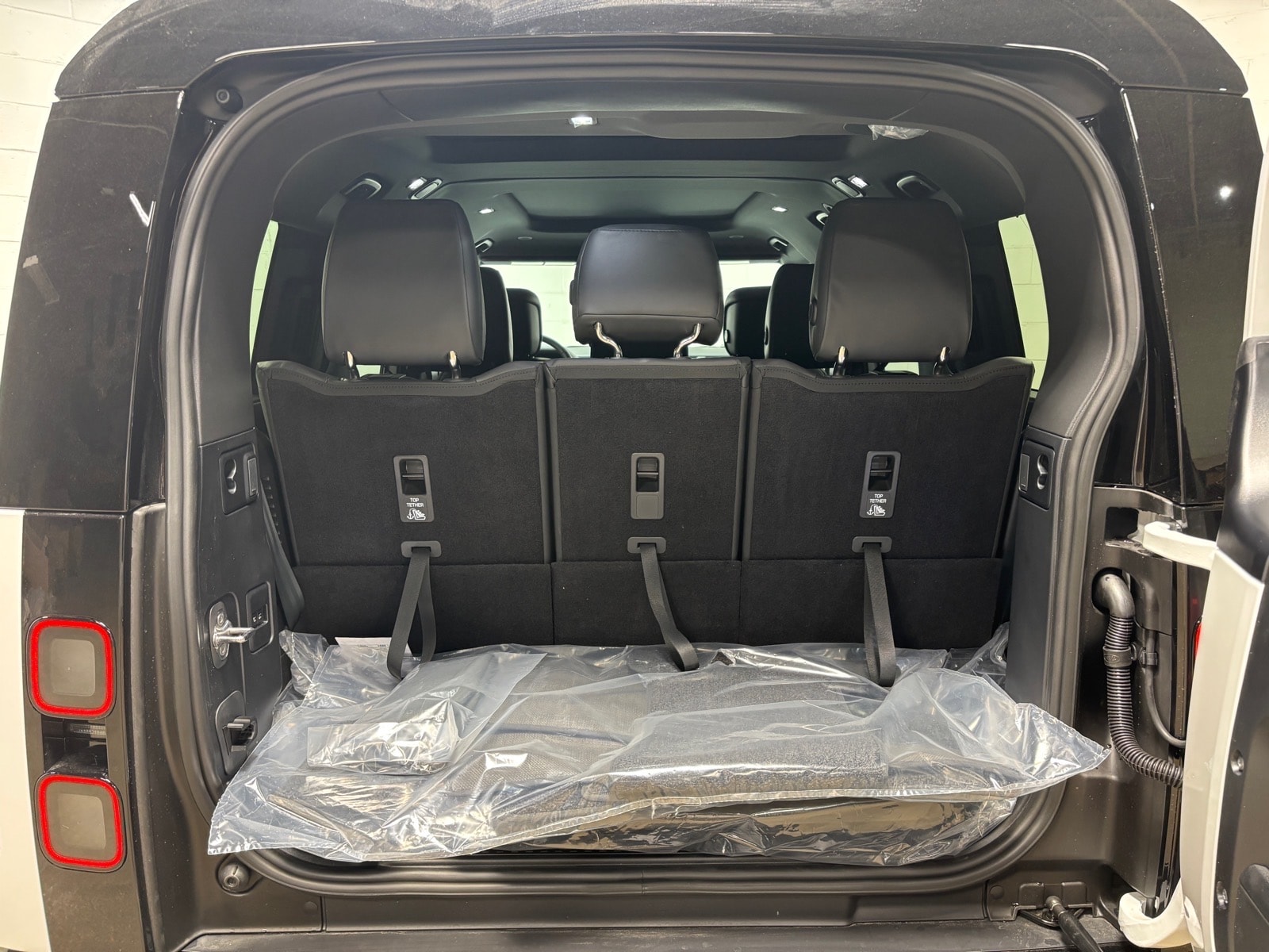 2026 Land Rover Defender X-Dynamic SE - Photo 47