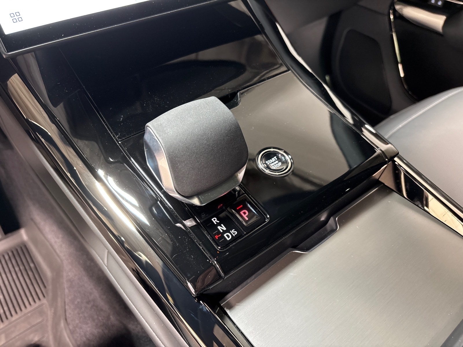 2026 Land Rover Range Rover Sport SE - Photo 14