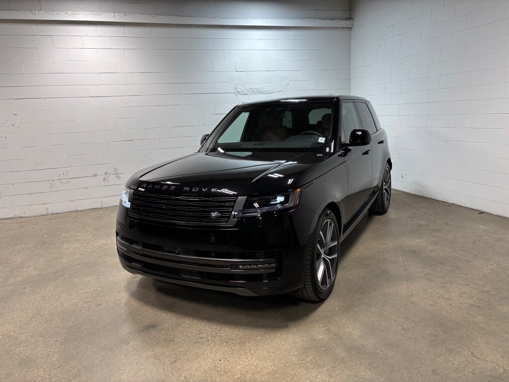 New 2025 Land Rover Range Rover P550e SE SUV