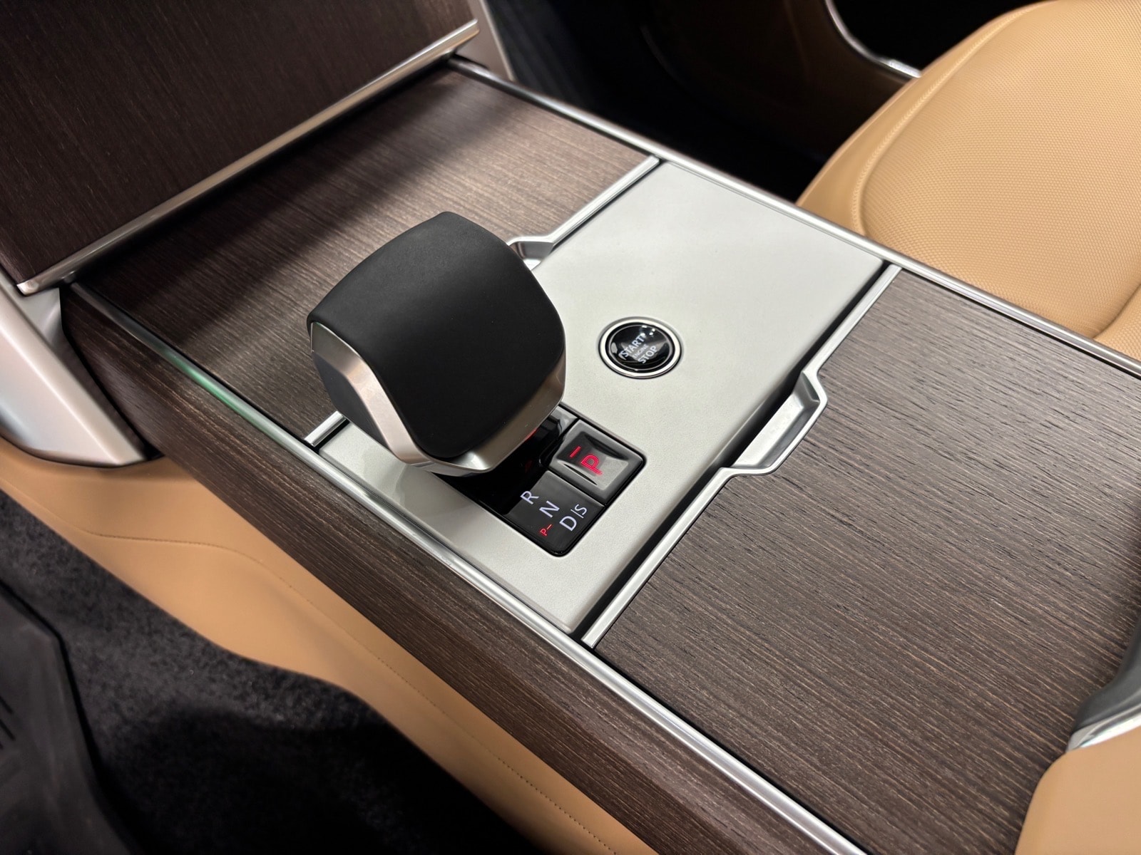 2026 Land Rover Range Rover SE - Photo 15