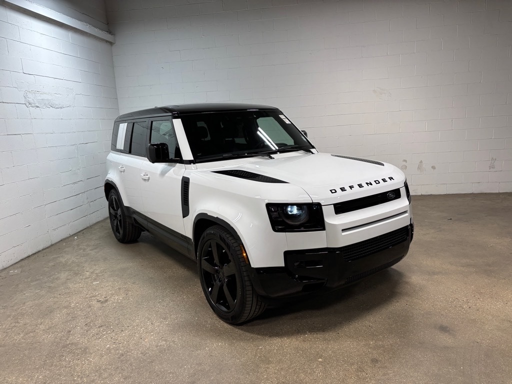 2026 Land Rover Defender V8 - Photo 4