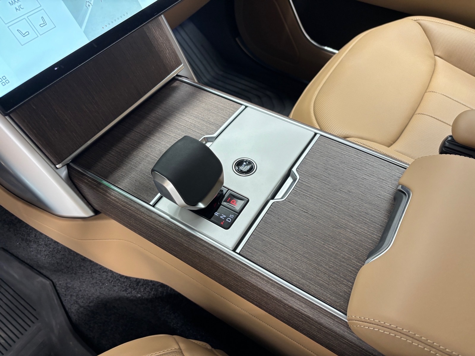 2026 Land Rover Range Rover SE - Photo 14