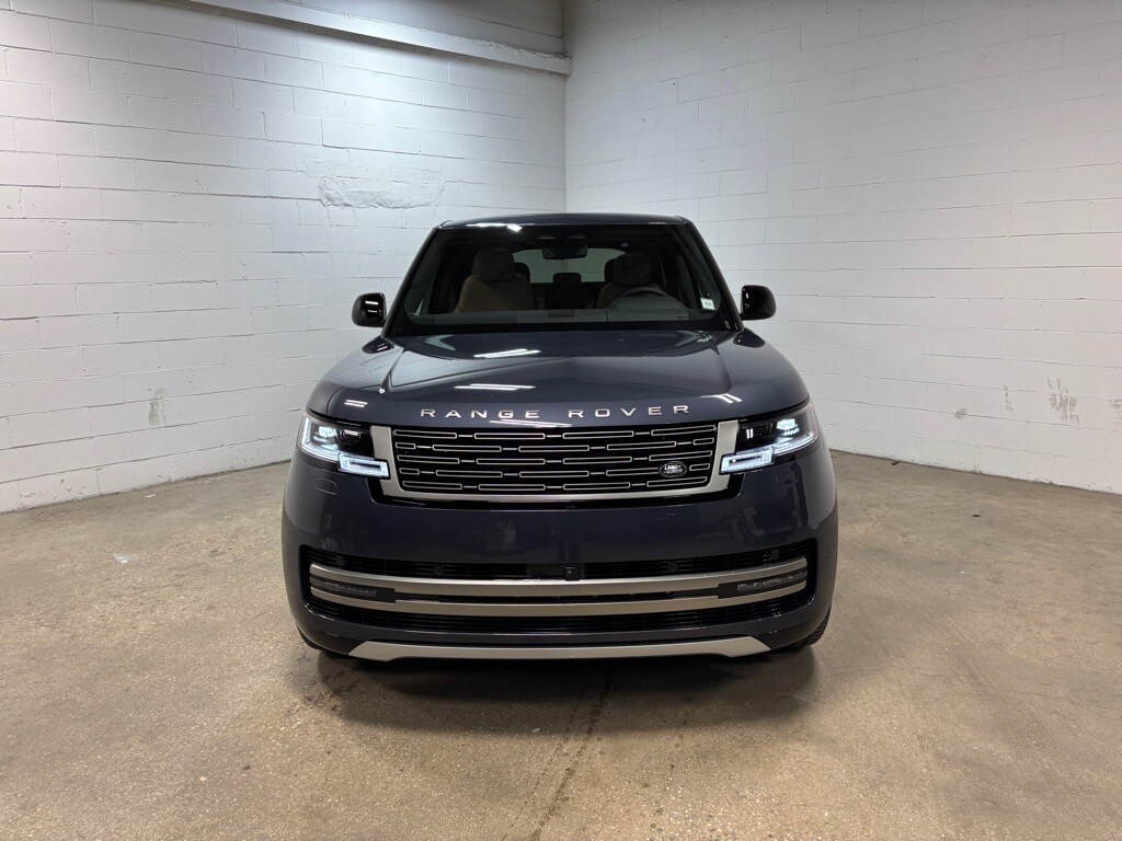 2025 Land Rover Range Rover SE photo 2