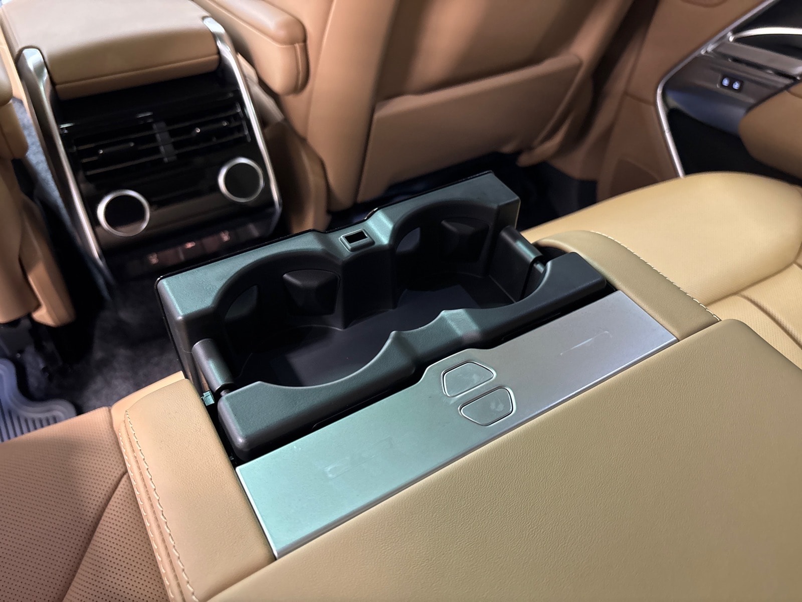 2026 Land Rover Range Rover SE - Photo 24