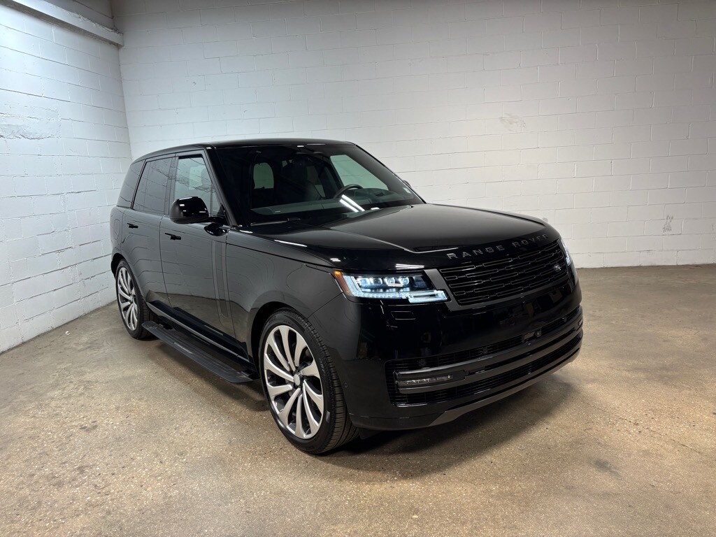 2025 Land Rover Range Rover SE photo 2