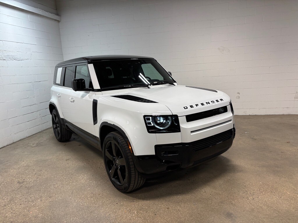 2025 Land Rover Defender 110 V8 photo 4