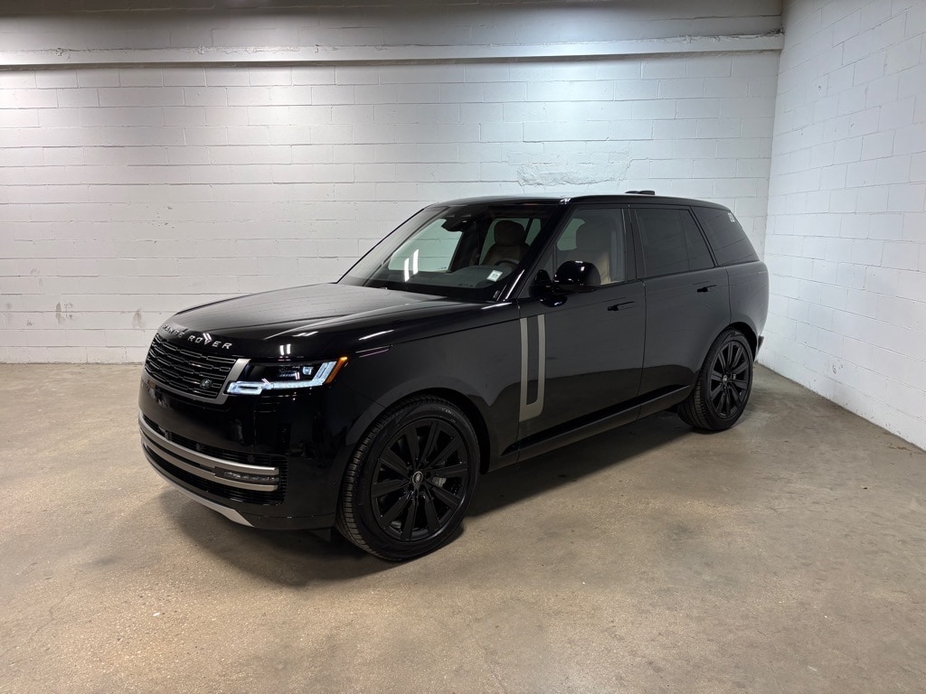 2025 Land Rover Range Rover SE's photo