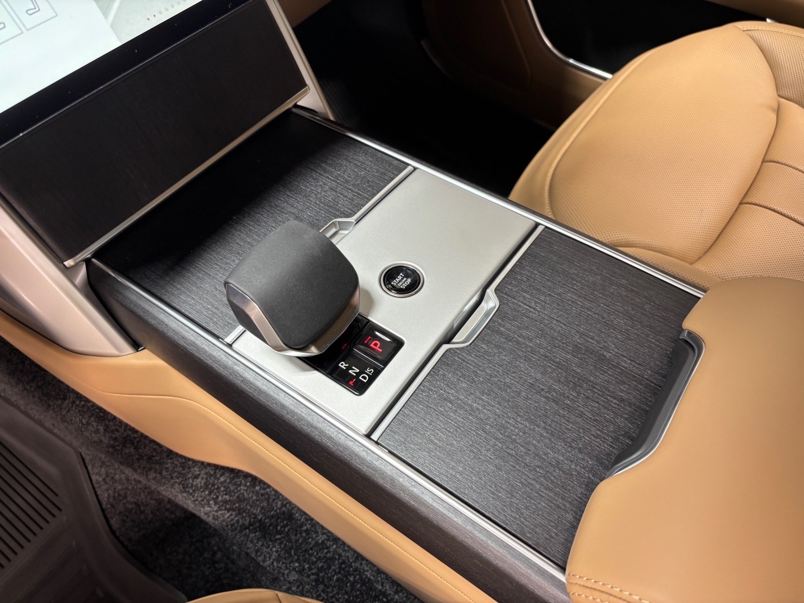 2026 Land Rover Range Rover SE - Photo 13